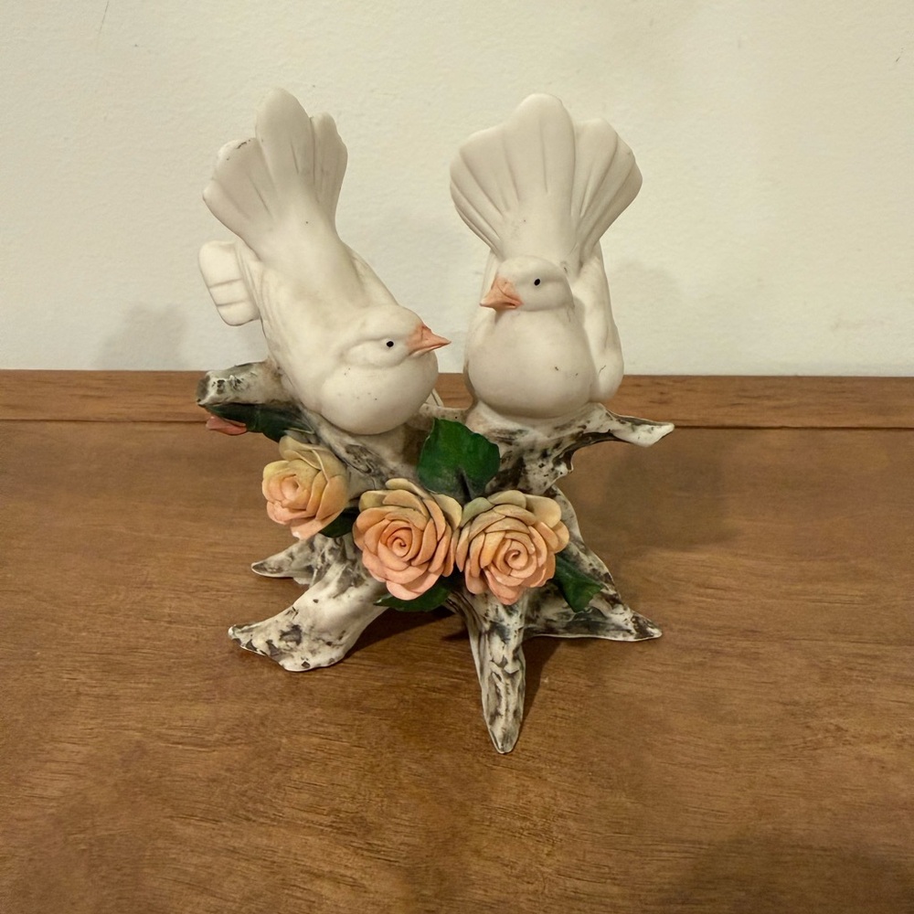 Capodimonte Bisque Doves Bird Flower Roses Branch Savastano Gricci Figurine